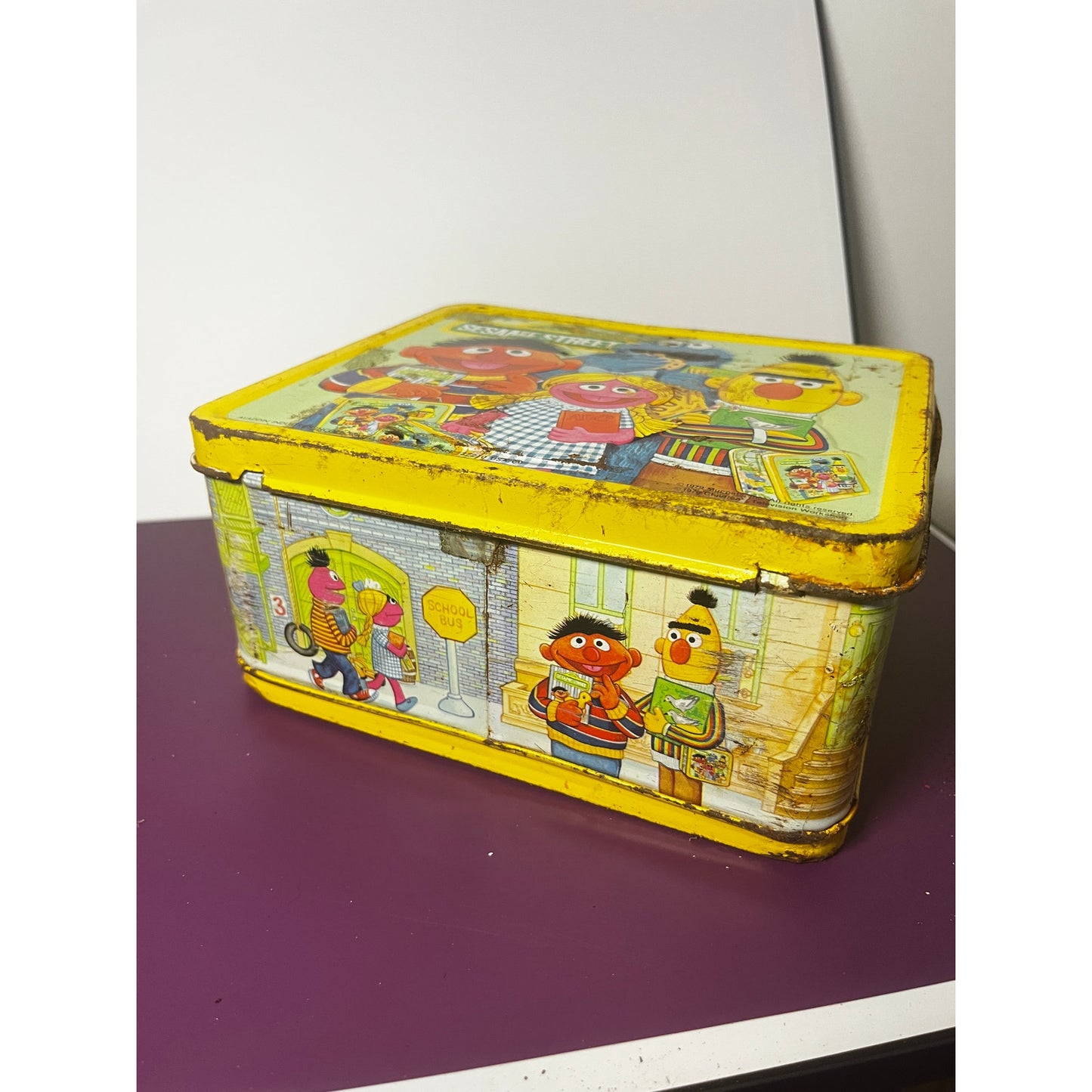 Vintage 1977 Sesame Street metal lunchbox by Aladdin Industries