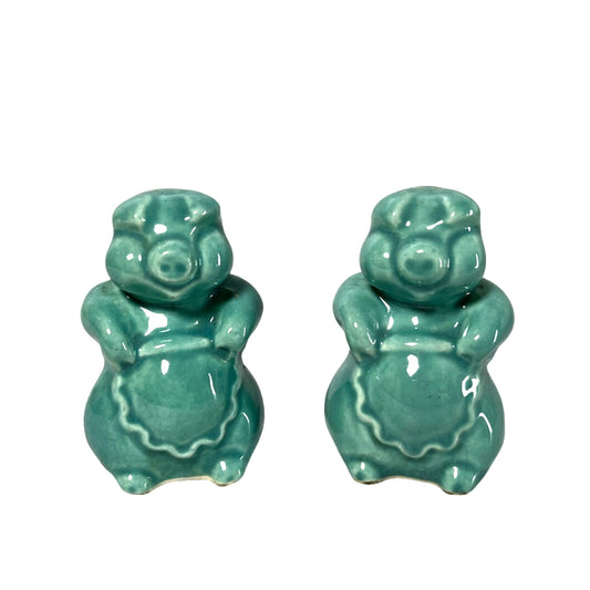 Retro 1970s Green Pig in Apron Salt and Pepper Shaker Set Vintage Kitchen Decor - Yesterdays Collective